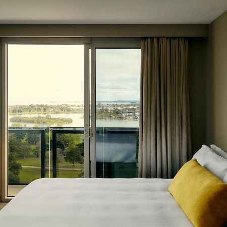 Hotel The Kinson Melbourne City Exterior foto A room at the hotel