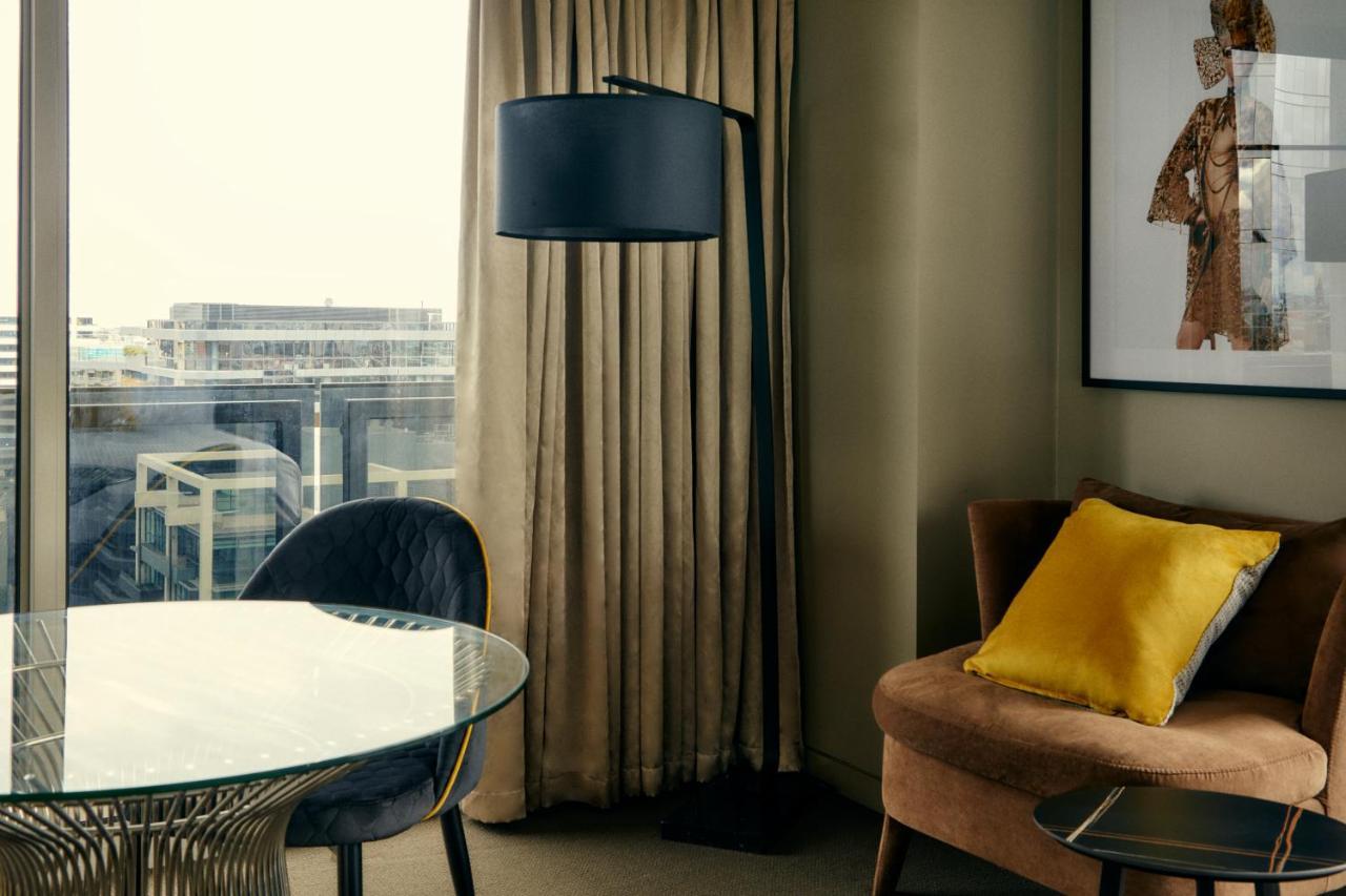 Hotel The Kinson Melbourne City Exterior foto A floor lamp