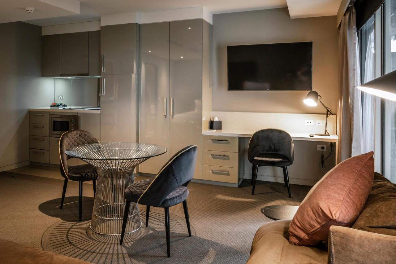 Hotel The Kinson Melbourne City Exterior foto A typical studio apartment