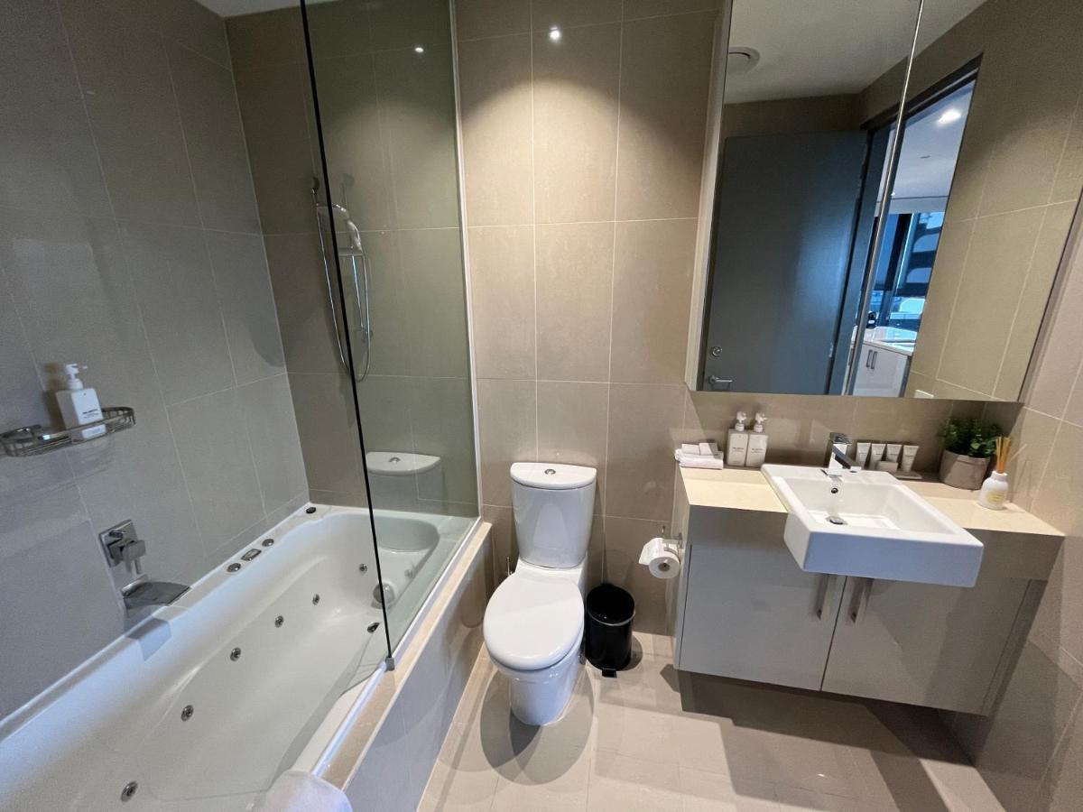 Hotel The Kinson Melbourne City Exterior foto Bathroom